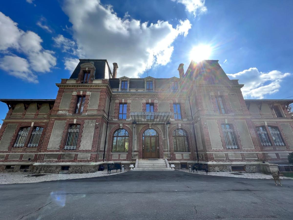 Château de Crènille Chaumes-en-Brie Esterno foto