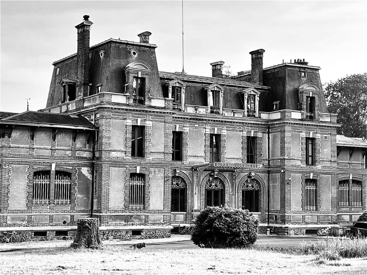 Château de Crènille Chaumes-en-Brie Esterno foto