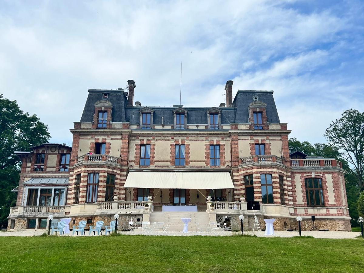 Château de Crènille Chaumes-en-Brie Esterno foto