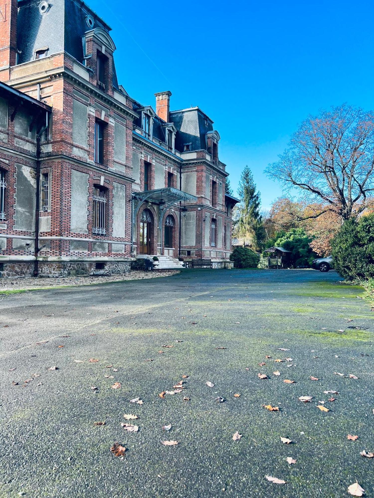 Château de Crènille Chaumes-en-Brie Esterno foto