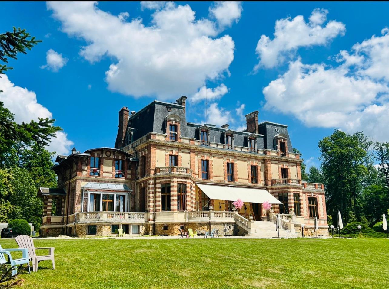 Château de Crènille Chaumes-en-Brie Esterno foto